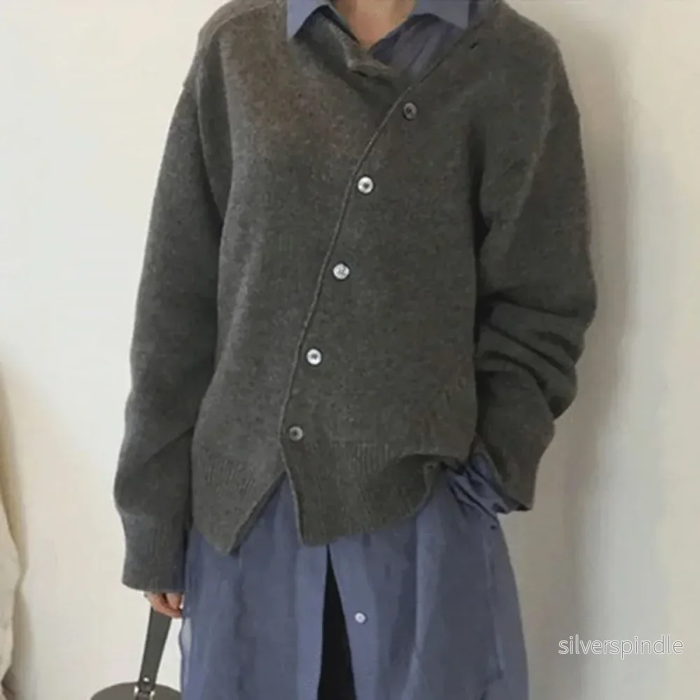 Sophie | Chic Omlott Tröja med Asymmetrisk Knäppning - Bild 2
