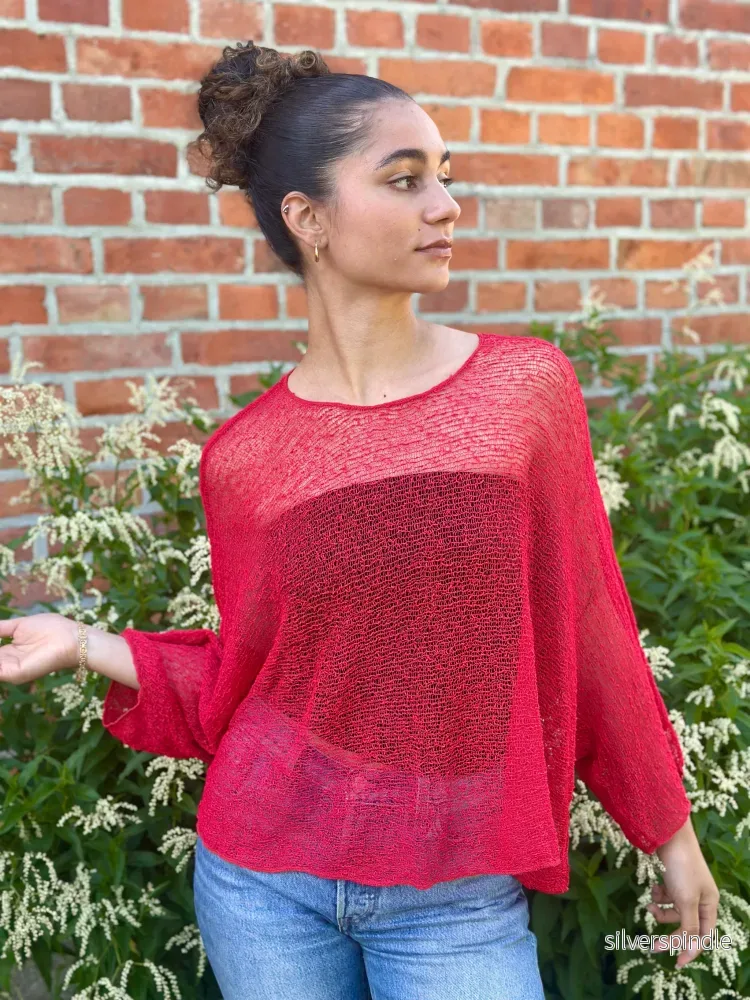 Lebar Poncho – Finstickad poncho med ärmar i 60+ färger Lebar Poncho – Finstickad poncho med ärmar i 60+ färger