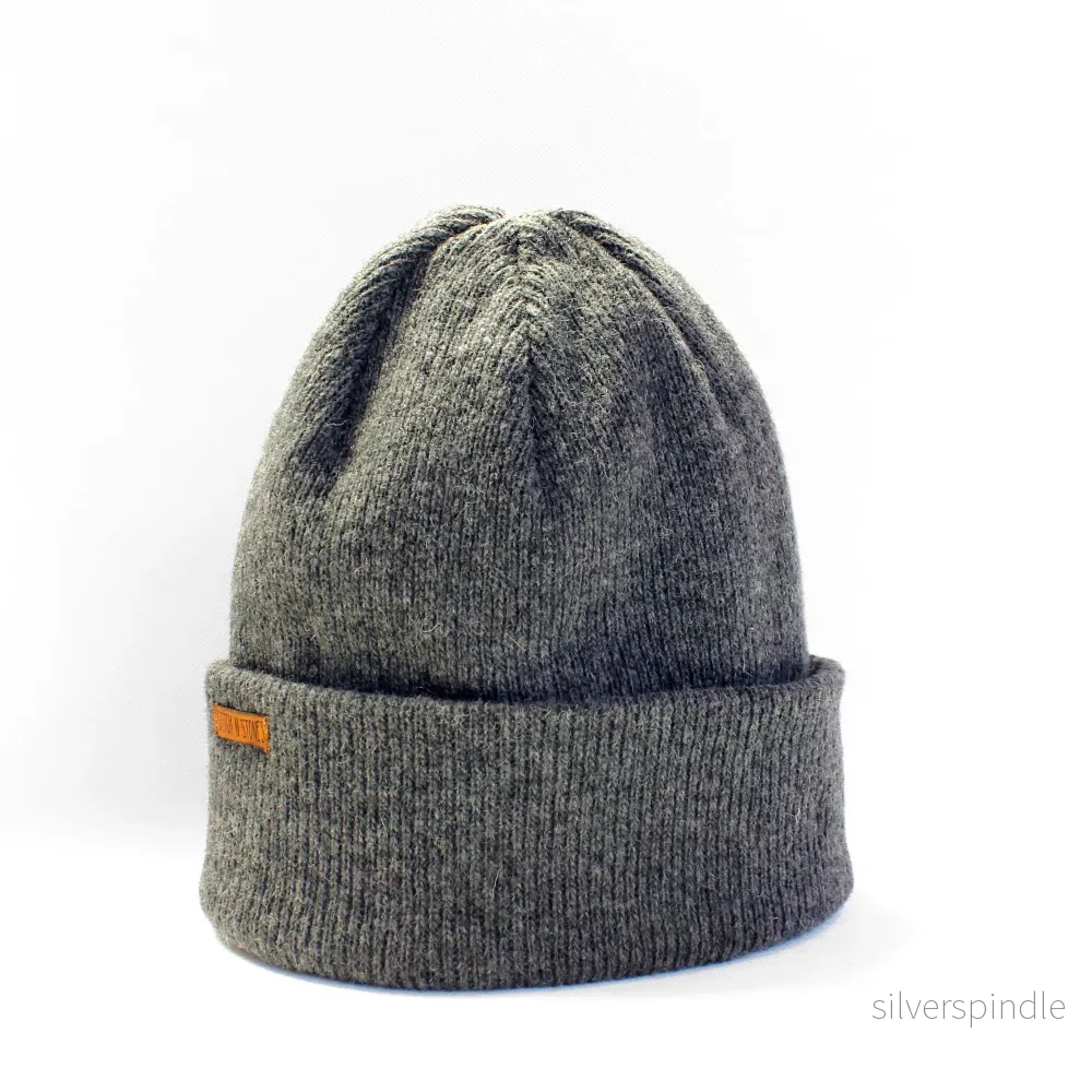 Lambswool Beanie with tiny leather logo - Bild 3
