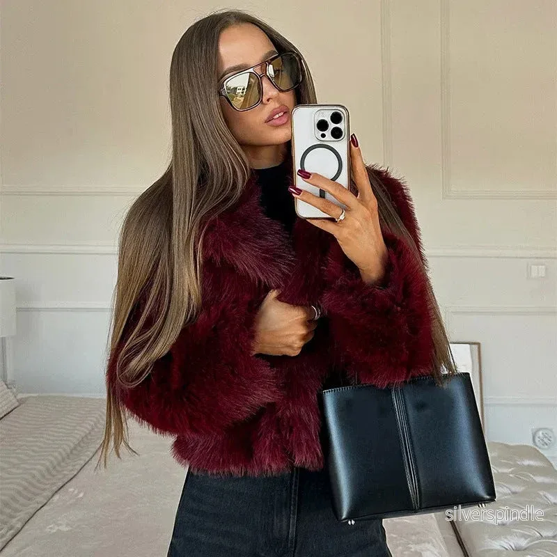 Mason | Elegant Kort Vinröd Höstkappa med Fuskpäls - Bild 2