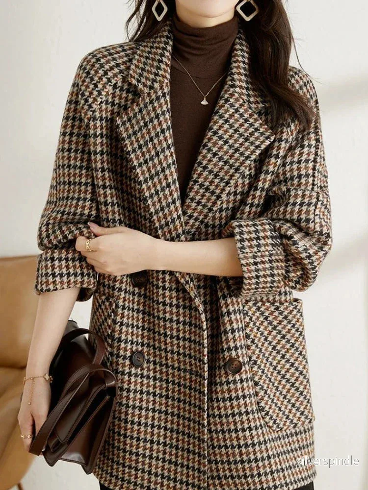 Elegant Rutigt Kavaj Dam med Longline Design och Skräddarsydd Passform för Tidlös Stil i Höst och Vinter Elegant Rutigt Kavaj Dam med Longline Design och Skräddarsydd Passform för Tidlös Stil i Höst och Vinter