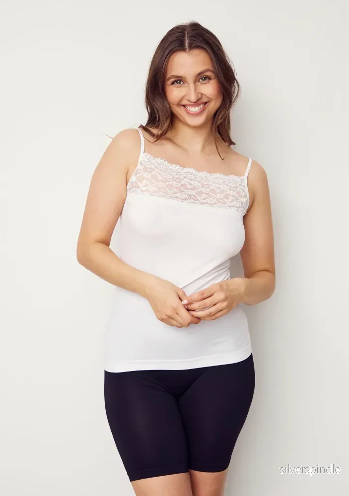 Nilla Wide Lace Top – White Nilla Wide Lace Top – White