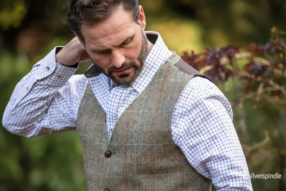 Walker & Hawkes Dalston White Sand - Harris Tweed kostymväst