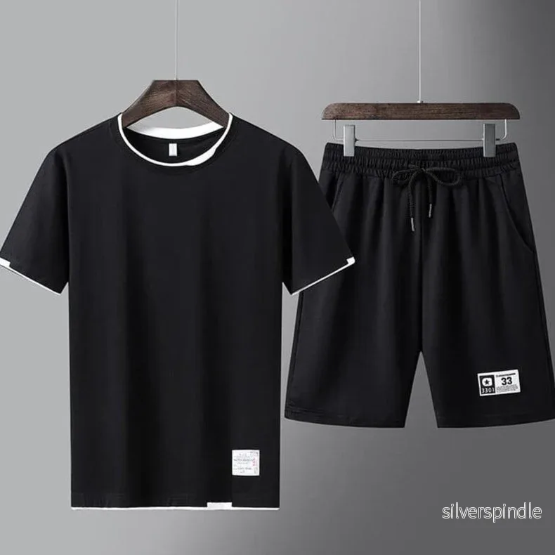 Liam | Lätt Sommar Sportset för Män, Avslappnad och Modern Liam | Lätt Sommar Sportset för Män, Avslappnad och Modern