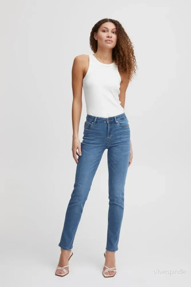 Jeans Emma med rakt ben 30″ långa Jeans Emma med rakt ben 30″ långa