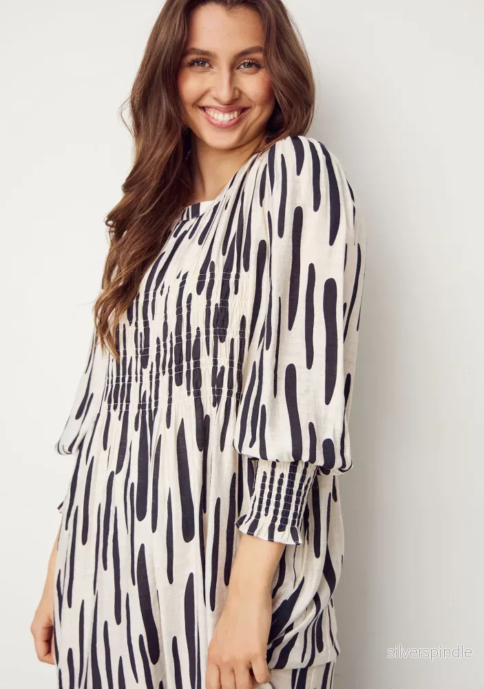 Ane Smock Dress - Black Brushstrokes - Bild 3