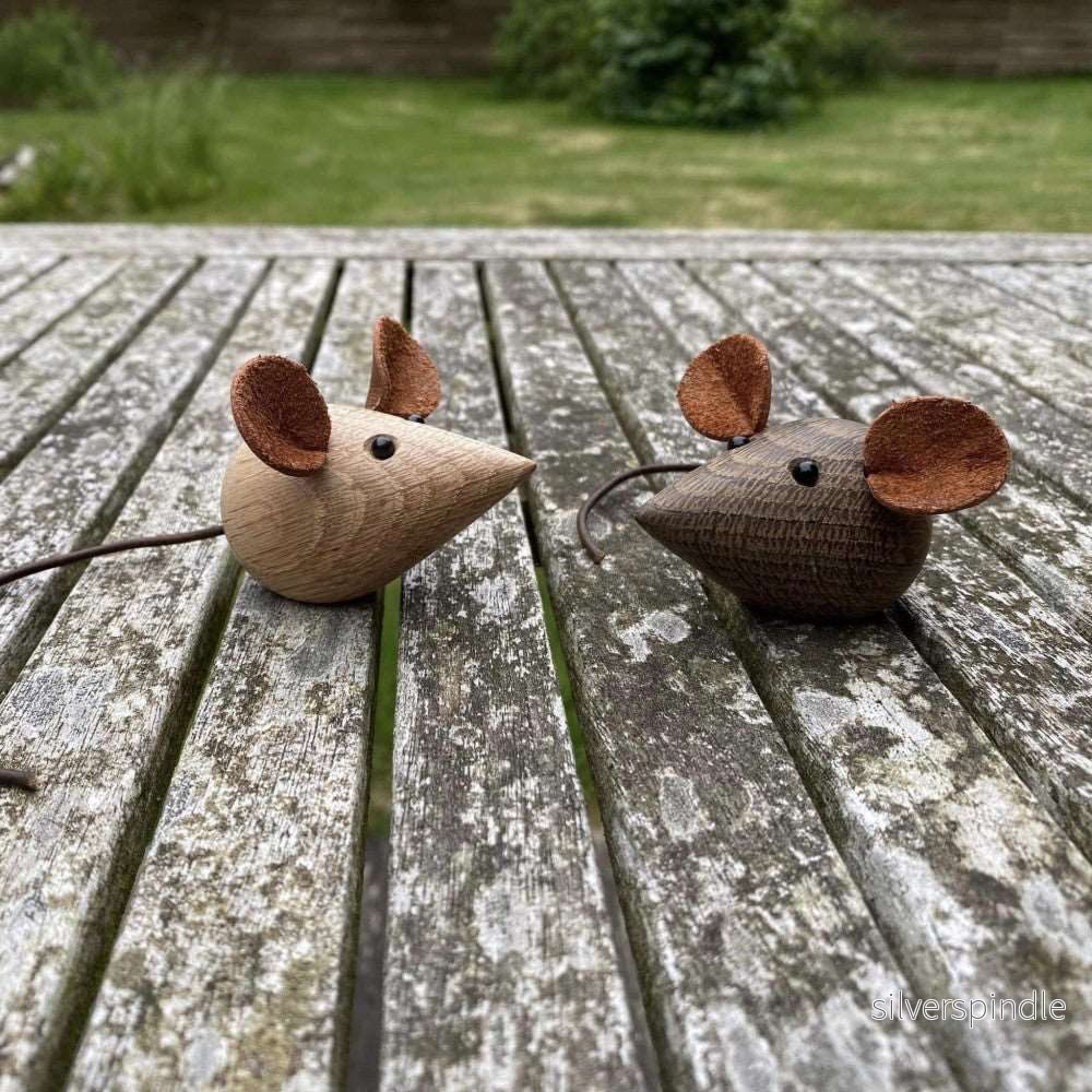 Handgjorda träfigurer, möss