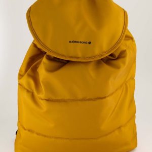 QUILTAD RYGGSÄCK – Senapsgul QUILTAD RYGGSÄCK – Senapsgul