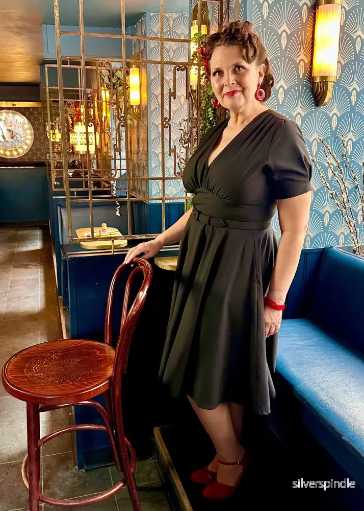 Marilyn kortärmad swingklänning - svart - Bild 3