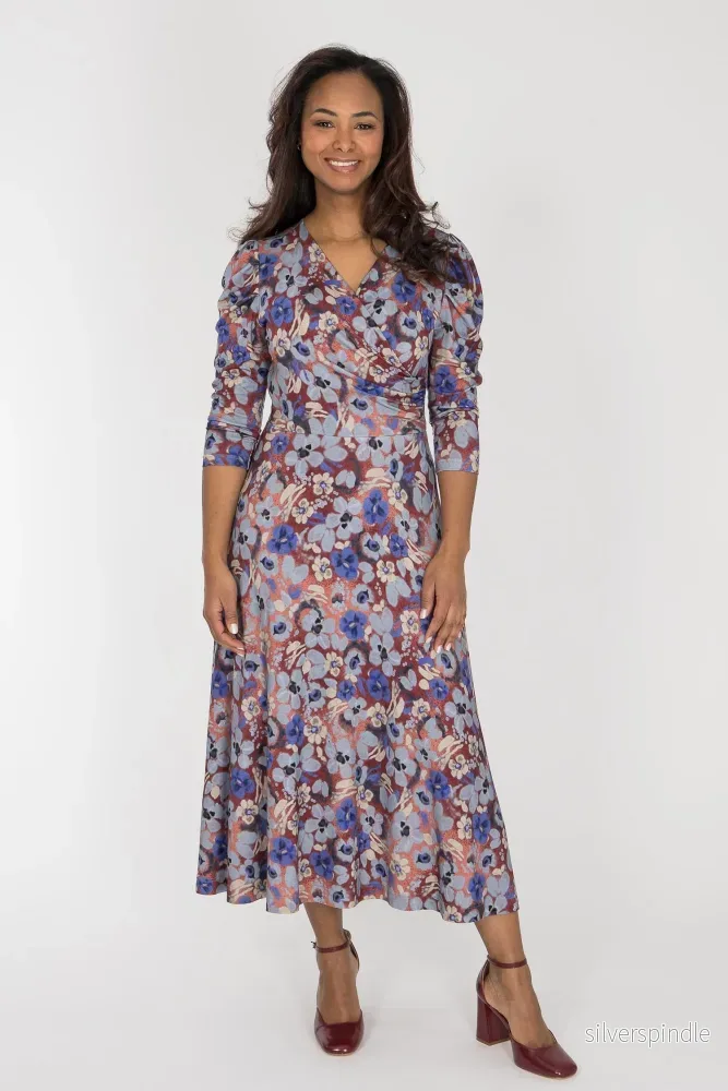 Closed wrap midi jersey dress - Blue flower - Bild 3
