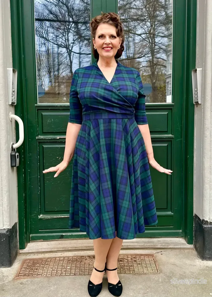 Leyla svängklänning med faux omslag - rutig - Bild 3