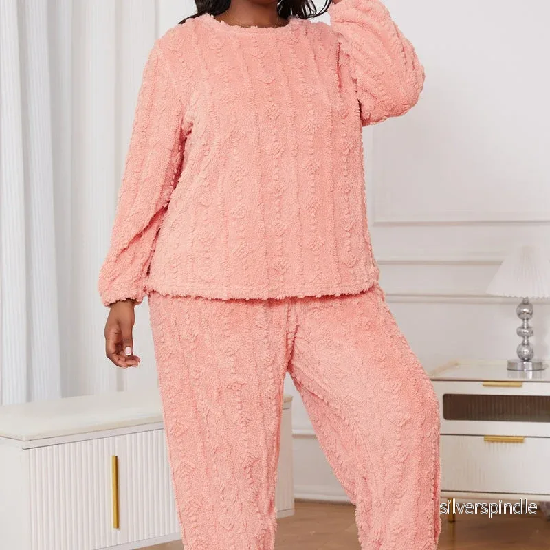 Emma | Avslappnad Plus Size Pyjamasset med Rund Halsringning - Bild 2