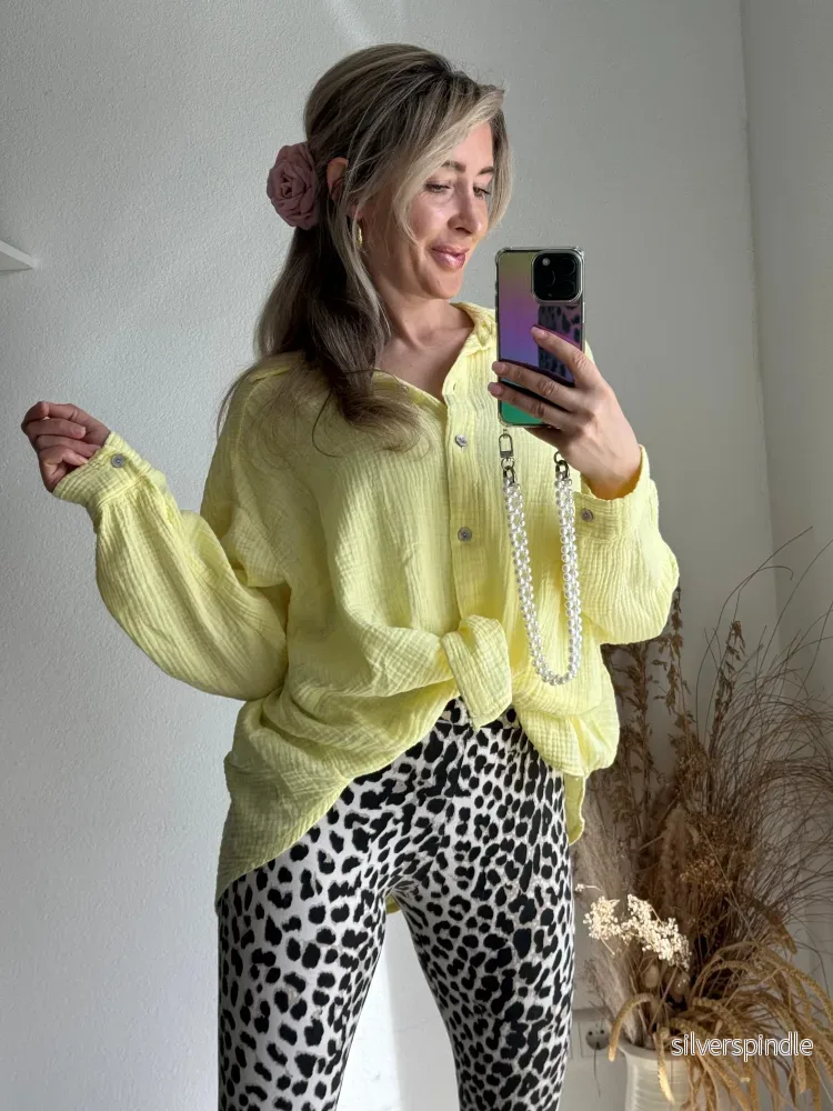 Sophie | Avslappnad Loose Fit Blus i Pastellgul för Dam - Bild 3