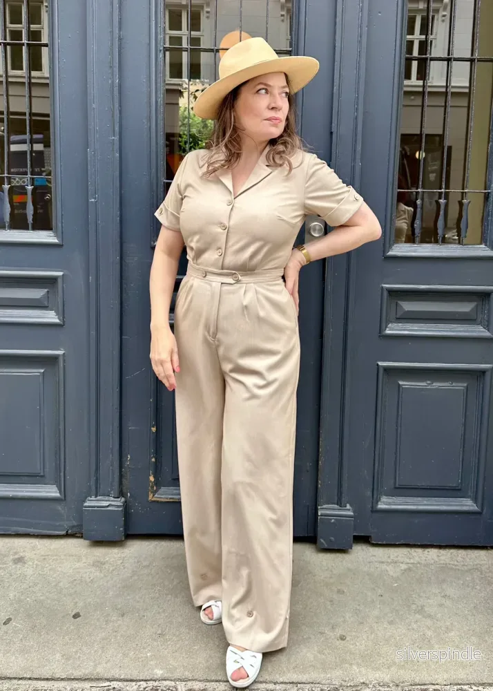 Maxine jumpsuit med korta ärmar - beige sand - Bild 2