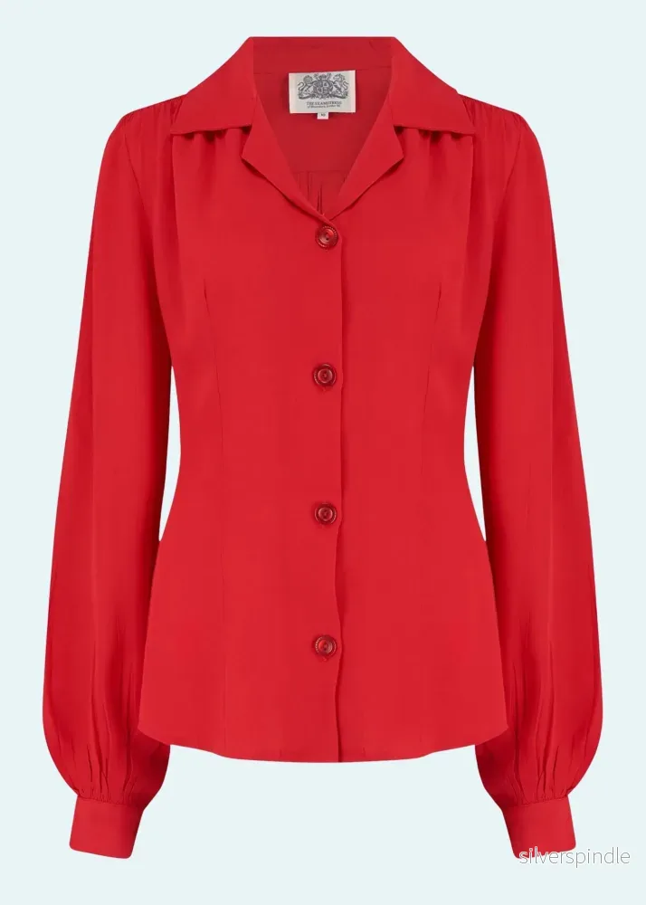 Röd skjortblus i vallmo – vintagestil Röd skjortblus i vallmo – vintagestil