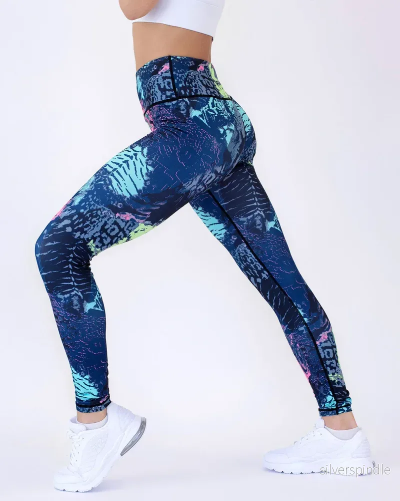 Olivia | Abstrakt Mönstrade Fukttransporterande Leggings - Bild 3