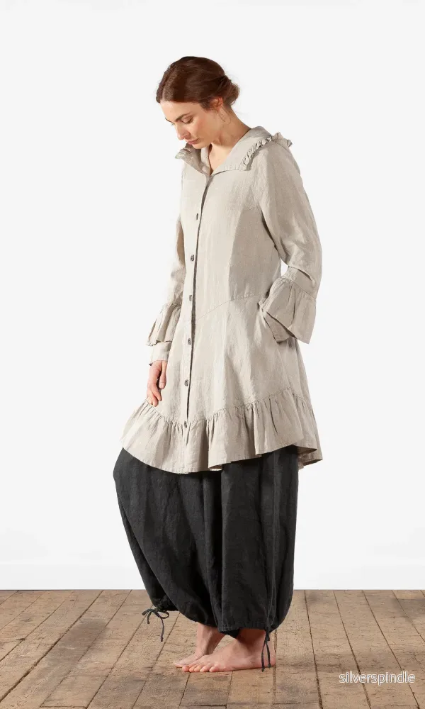 Linnejacka med volanger, figursydd modell