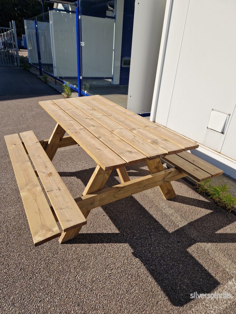 Tryckimpregnerat bänkbord
