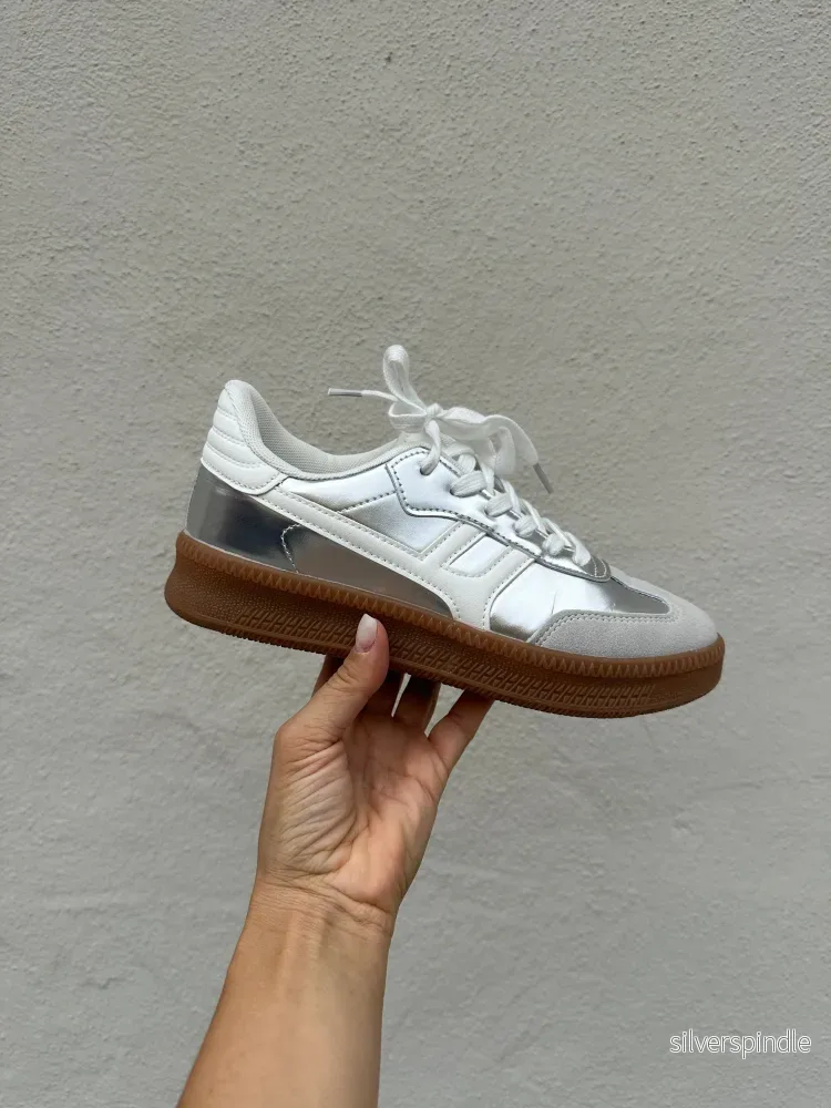Ethan | Eleganta Silvergrå Låga Sneakers i Läderlook Ethan | Eleganta Silvergrå Låga Sneakers i Läderlook