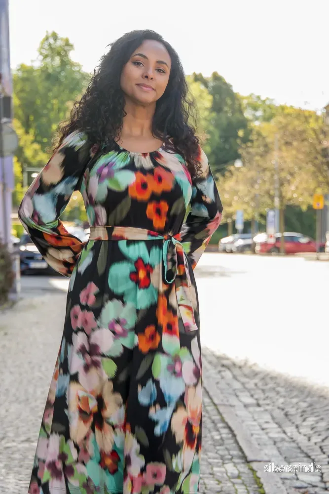 A-lined belted midi jersey dress - Black - Bild 3