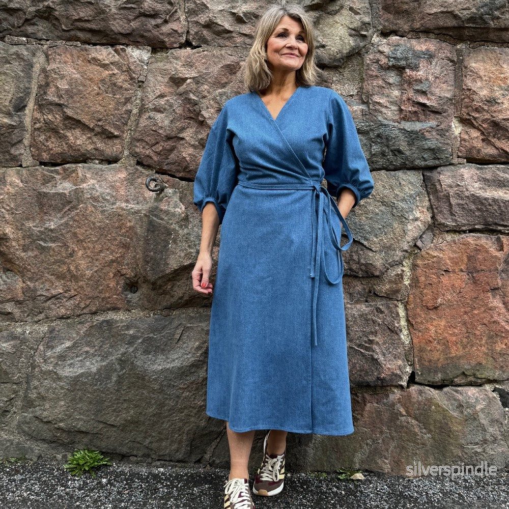 Symönster Maja omlottklänning med ballongärm Symönster Maja omlottklänning med ballongärm