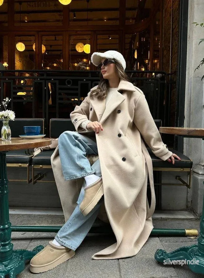 Olivia | Elegant Dubbelknäppt Vinterkappa Dam med Strukturerad Silhuett - Bild 2