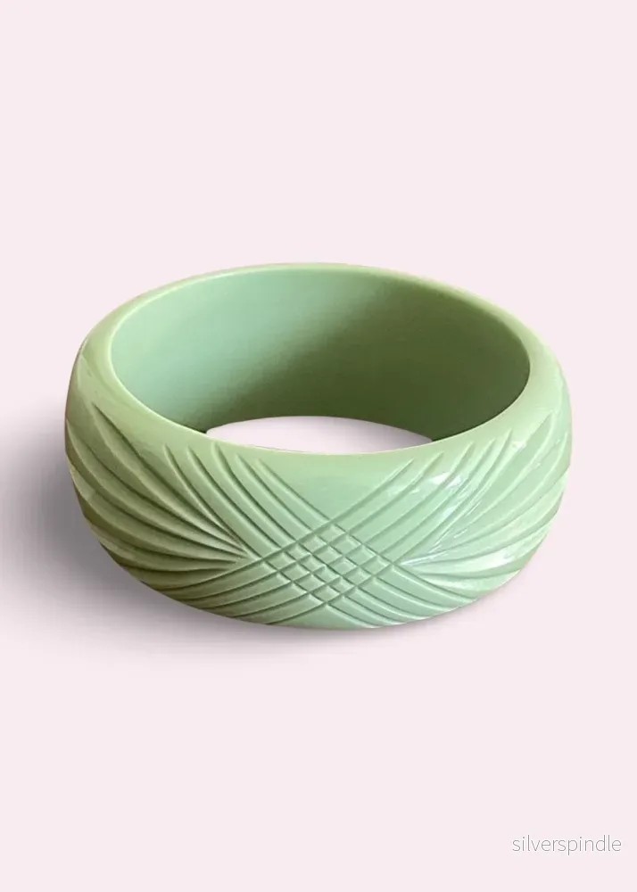 Brett armband i vintagestil – pastellgrön Brett armband i vintagestil – pastellgrön