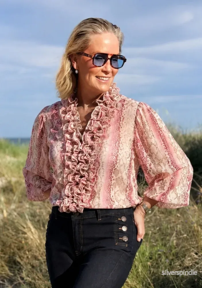 Vibse Ruffle Blouse – Rose Snake