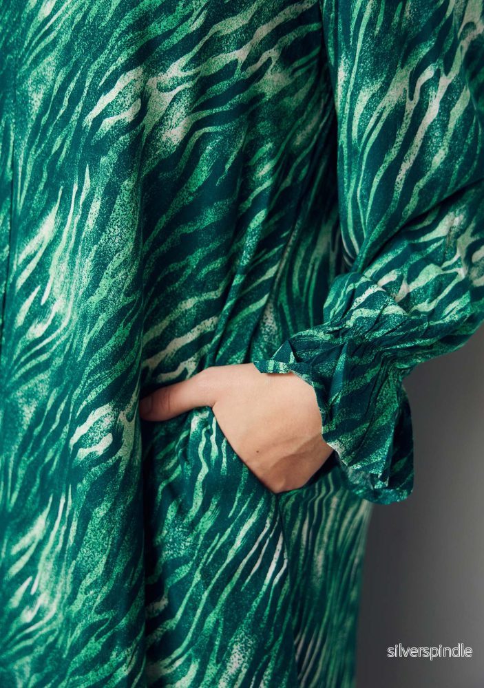Annica V-Neck Dress - Green Float - Bild 3