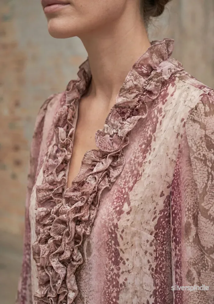 Vibse Ruffle Blouse - Rose Snake - Bild 3