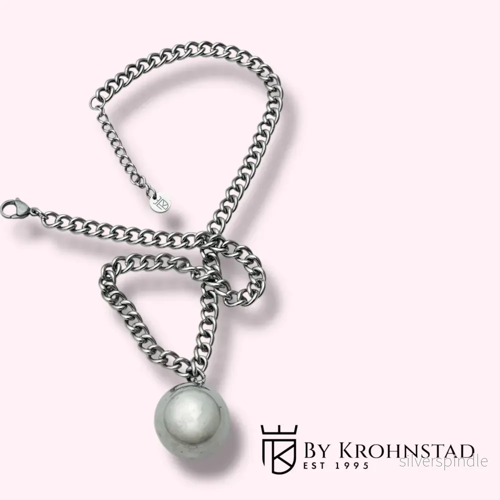 Edge ball necklace