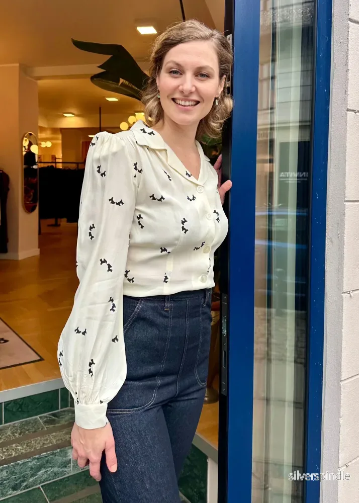 Poppy skjortblus i vintagestil - hundmönster - Bild 3