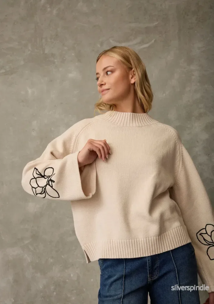 Gwen Deco Pullover – Creamy w/Black