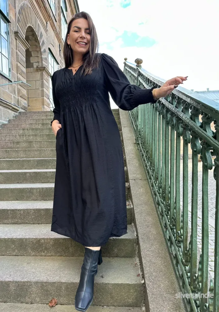 Ane V-Neck Dress – Black Ane V-Neck Dress – Black