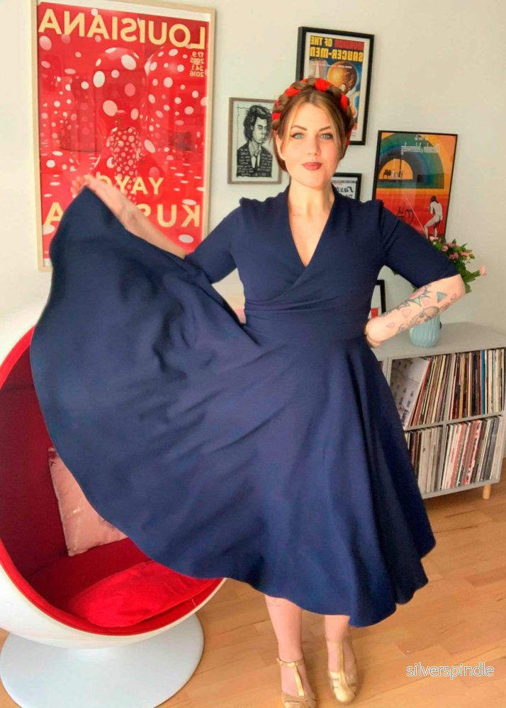 Leyla svängklänning med faux omslag - marinblått (ONLINE EXKLUSIVT) - Bild 2