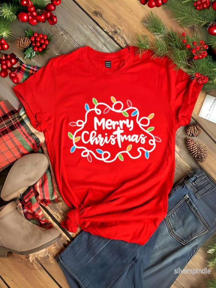 Festlig Jultröja | Röd T-shirt med Julbelysningar för Glädje och Komfort - Bild 3