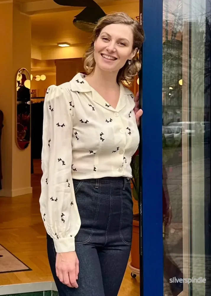 Poppy skjortblus i vintagestil - hundmönster - Bild 2