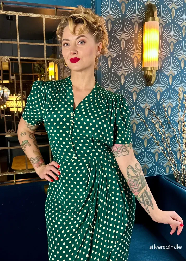 Mabel 1940-talsklänning - Grön med prickar - Bild 2