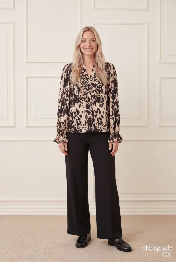 Melba Pleat Blouse - Earth Print - Bild 2