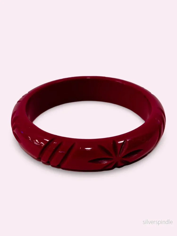 Smalt armbånd i 1950’er stil – magenta Smalt armbånd i 1950’er stil – magenta