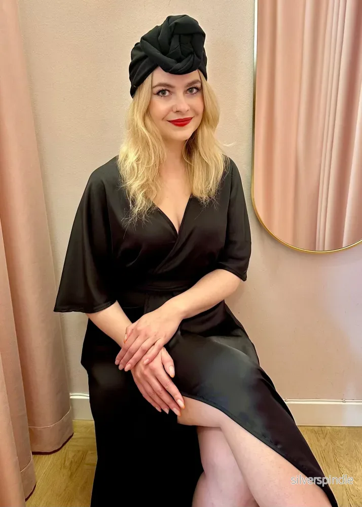 Loungewear morgonrock i vintagestil - svart satin - Bild 2