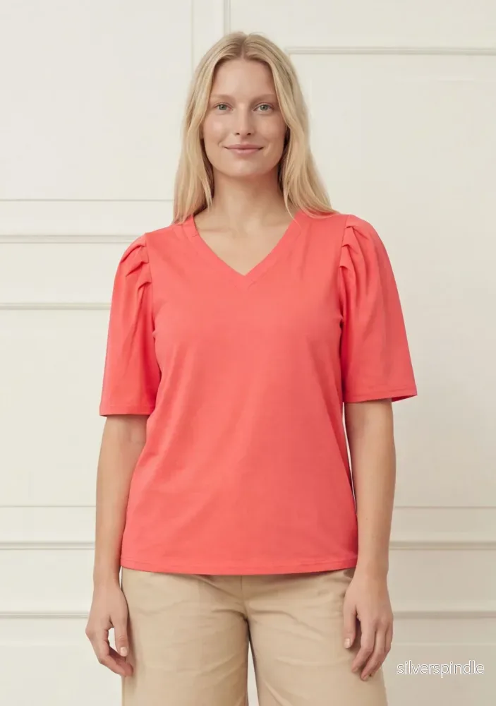 Tinni V-Neck T-Shirt – Raspberry