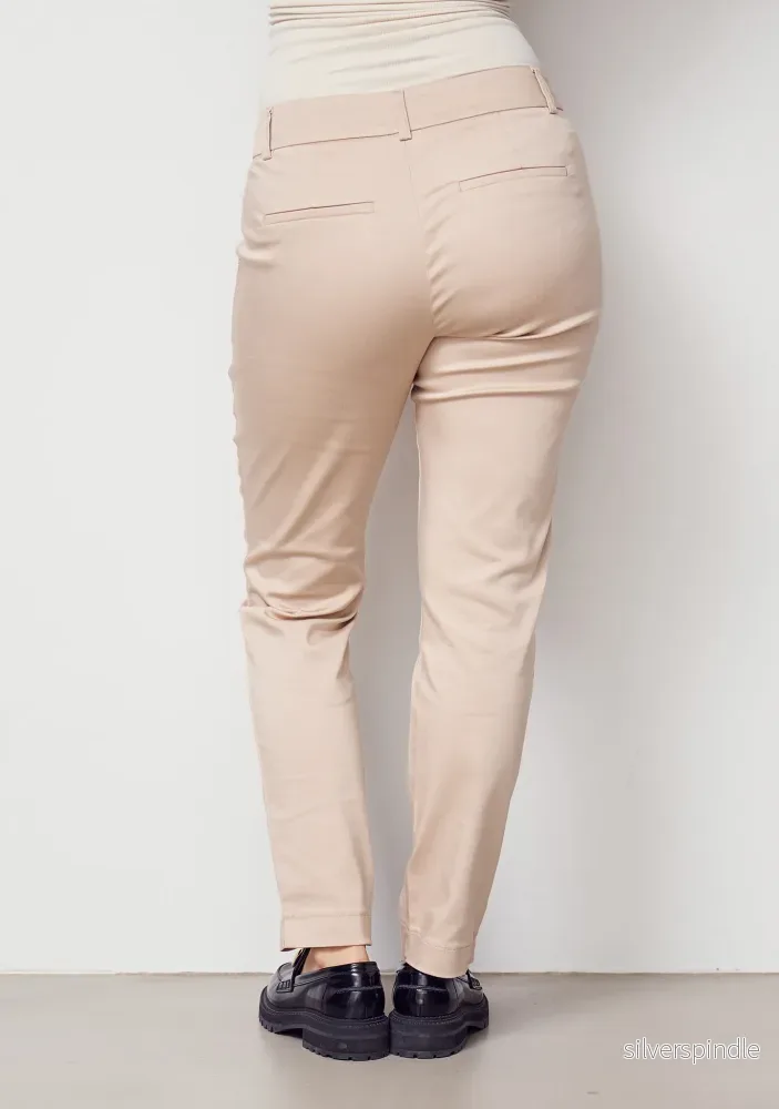 Isay Chino Pant - LONG Sand - Bild 3