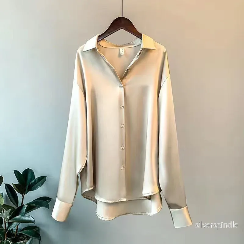 Elegant Höstblus för Kvinnor med Klassisk Design och Smickrande Siluett Elegant Höstblus för Kvinnor med Klassisk Design och Smickrande Siluett