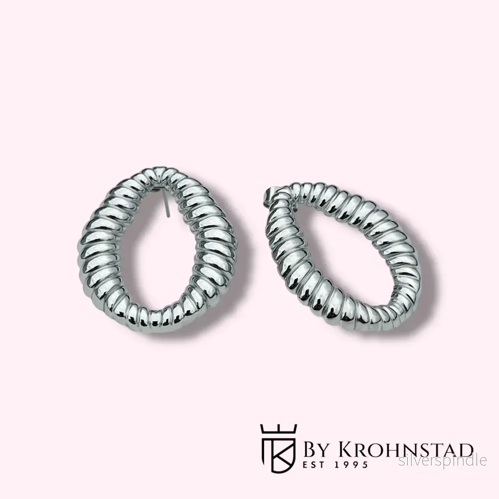 Oval hollow stud silver