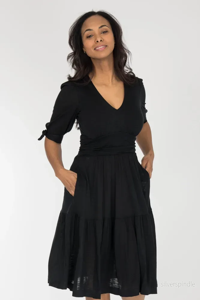 Flowy short jersey dress - Black - Bild 2