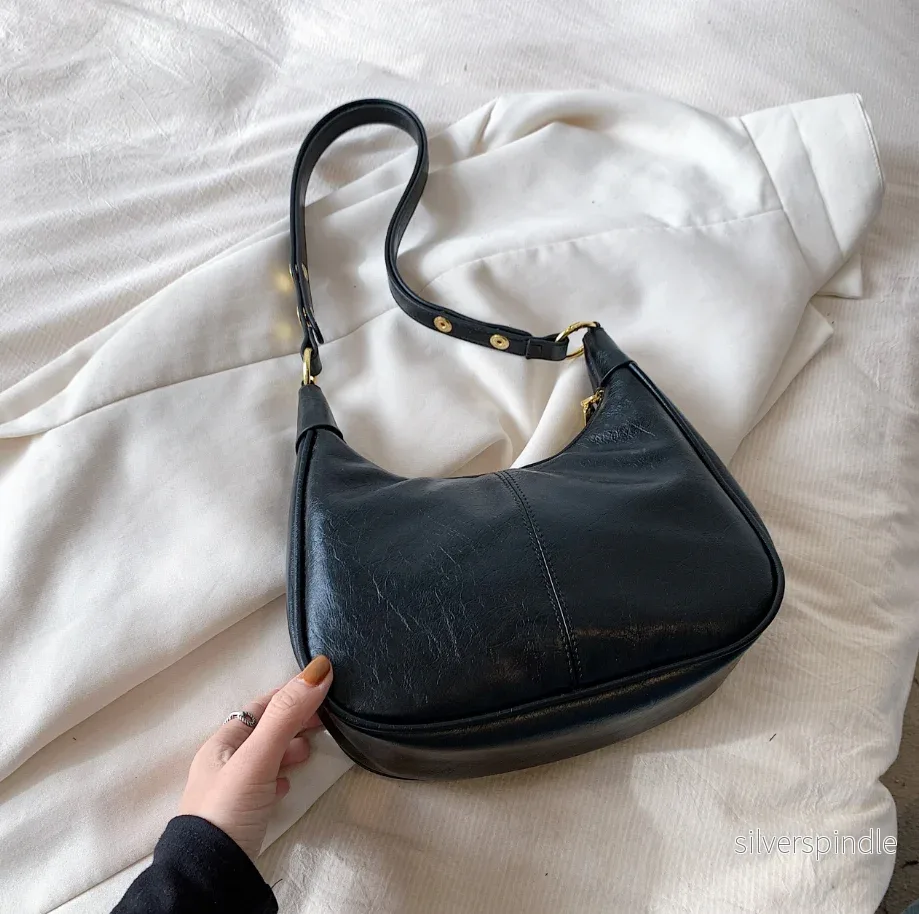 Elegant Hobo-väska för Kvinnor med Justerbar Axelrem & Dragkedja | Perfekt för Vardag och Utekvällar Elegant Hobo-väska för Kvinnor med Justerbar Axelrem & Dragkedja | Perfekt för Vardag och Utekvällar