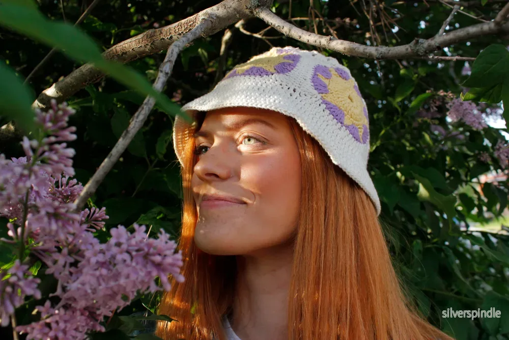 Purple Sun crochet bucket hat by Stina Knits - Bild 2