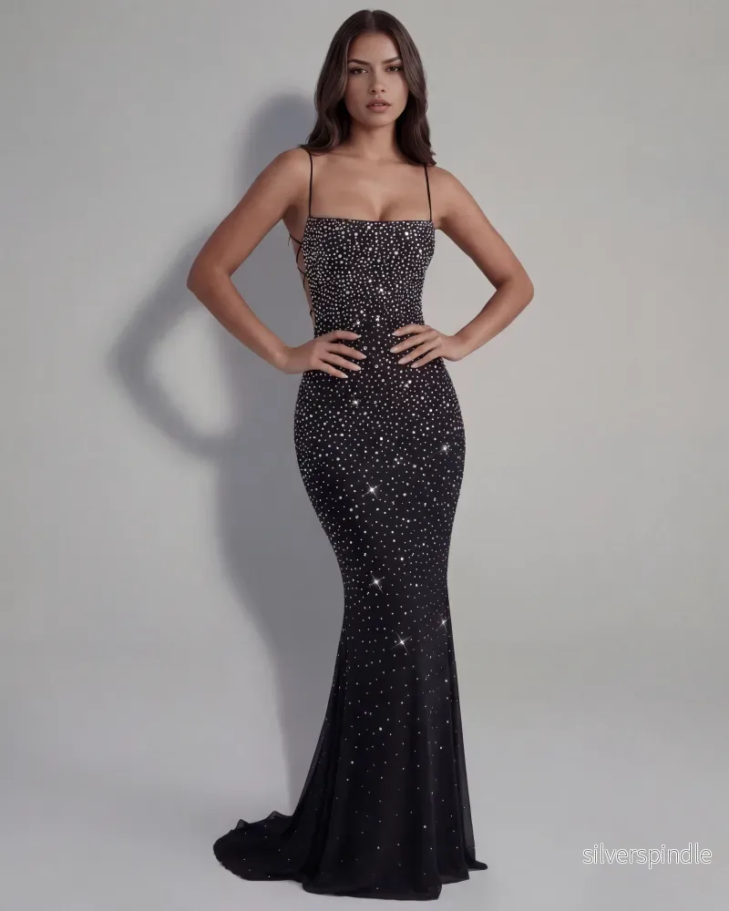 Sophie | Elegant Lång Klänning Dam med Strass och Utsvängd Siluett