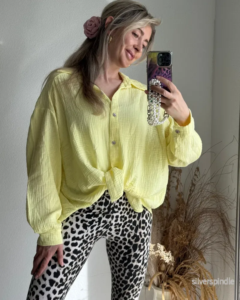 Sophie | Avslappnad Loose Fit Blus i Pastellgul för Dam - Bild 2